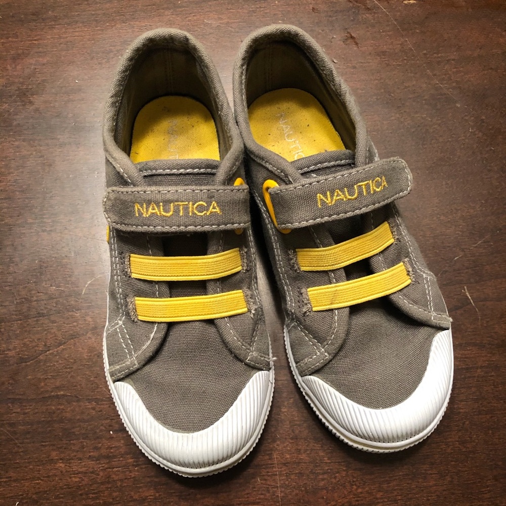 Boys shoes